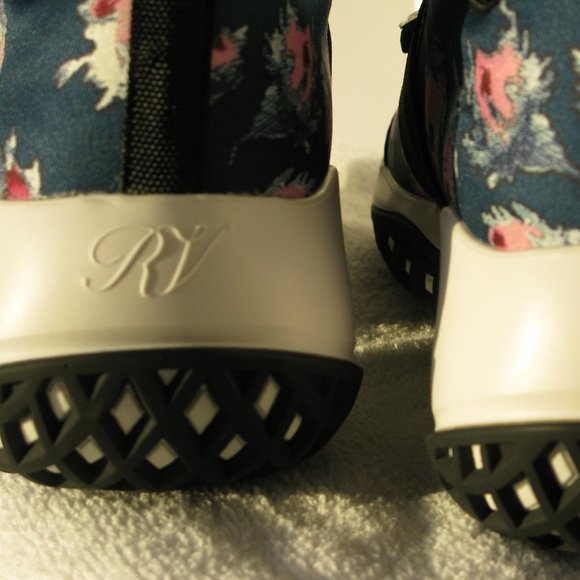 Meet your Posher, Bernadette - Picture 14 of 16